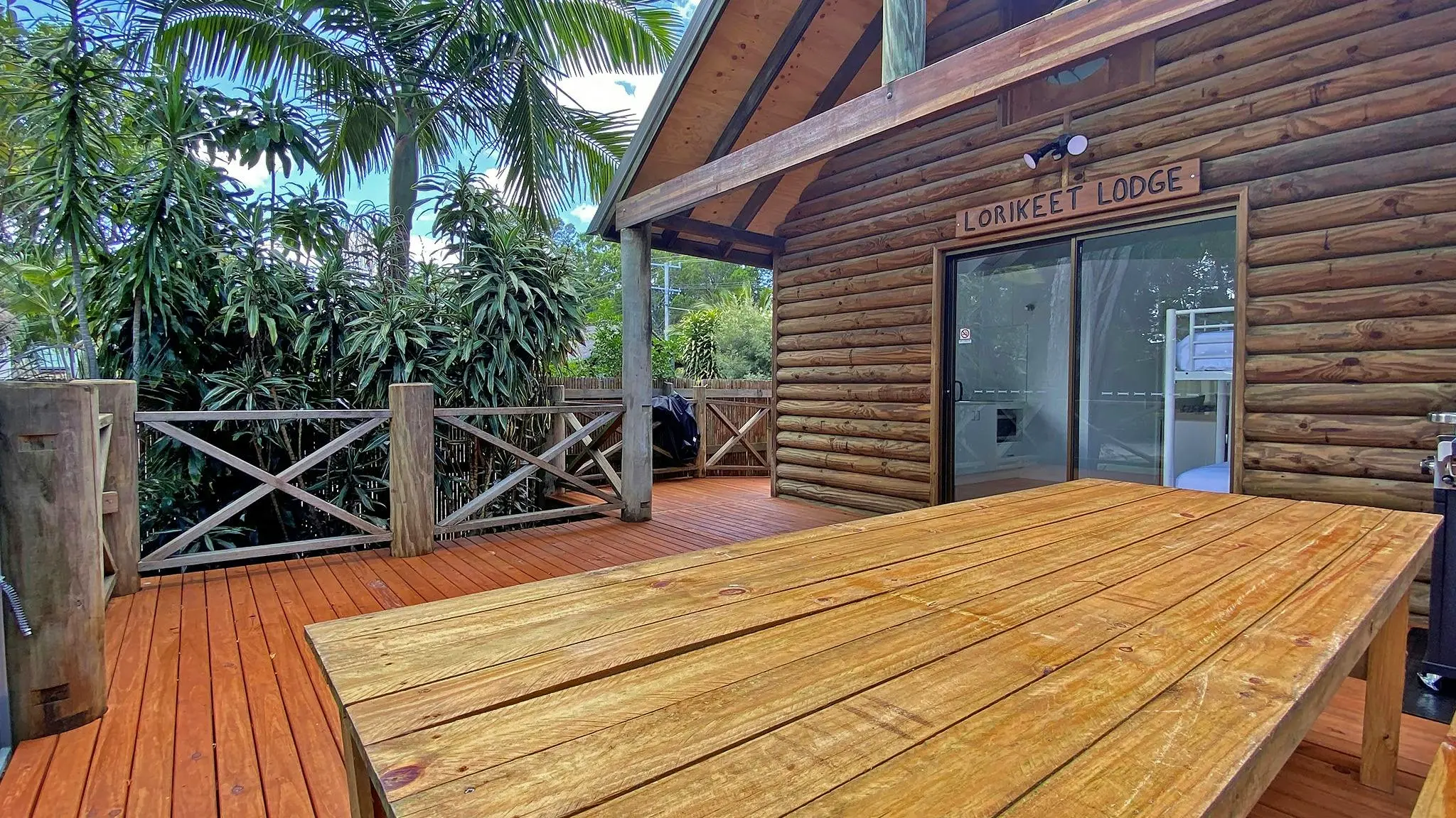 Belles_on_Ballow_Lorikeet_Lodge_10