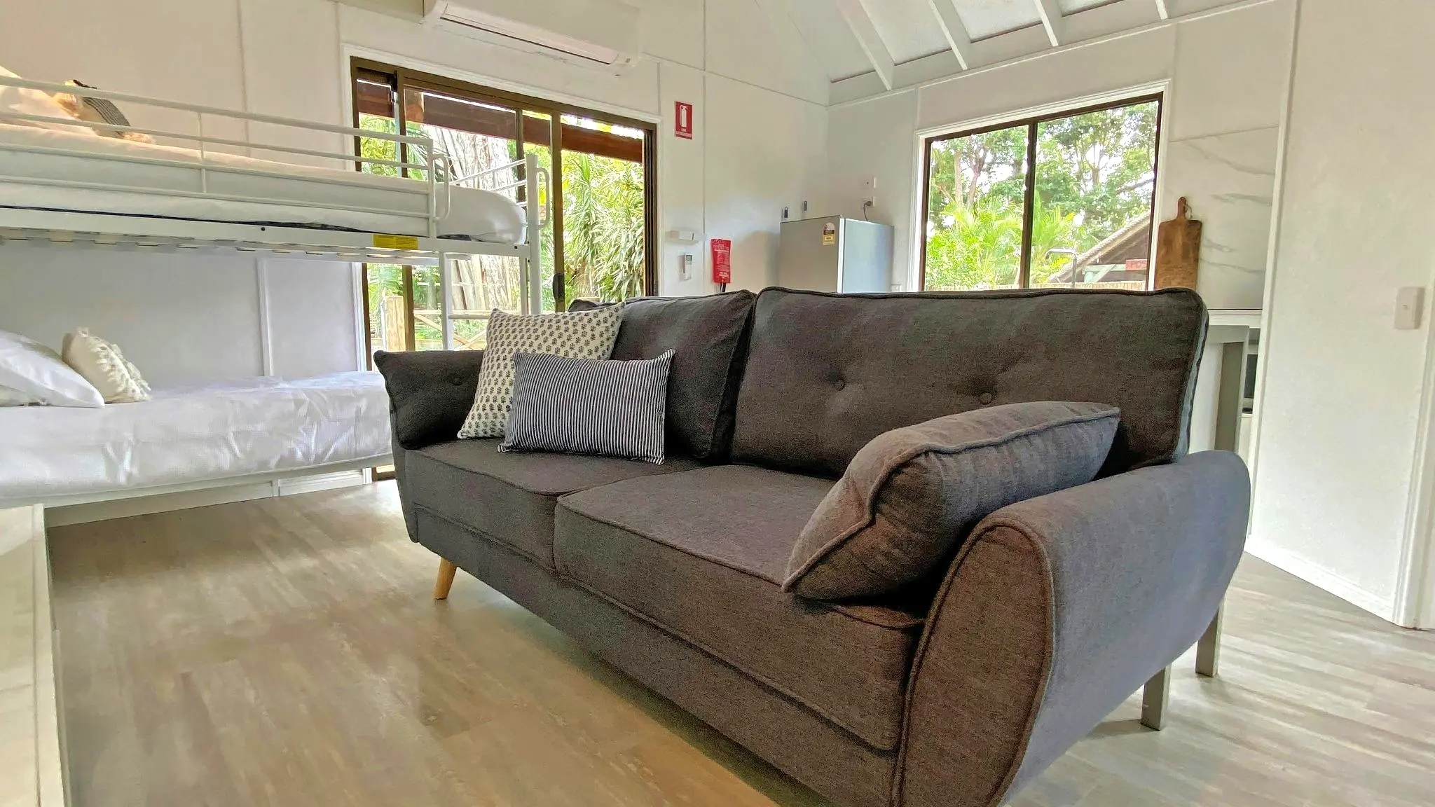 Belles_on_Ballow_Lorikeet_Lodge_2