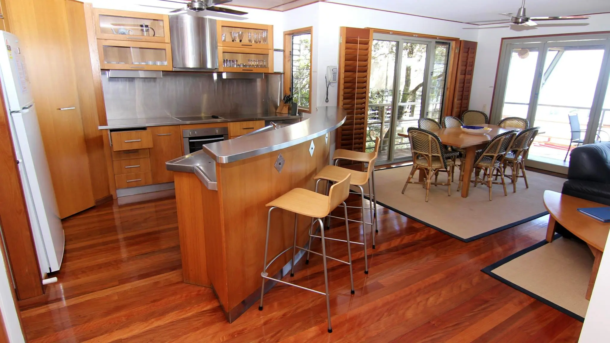 Claytons_on_Cylinder_Beach_Front Apartments_9