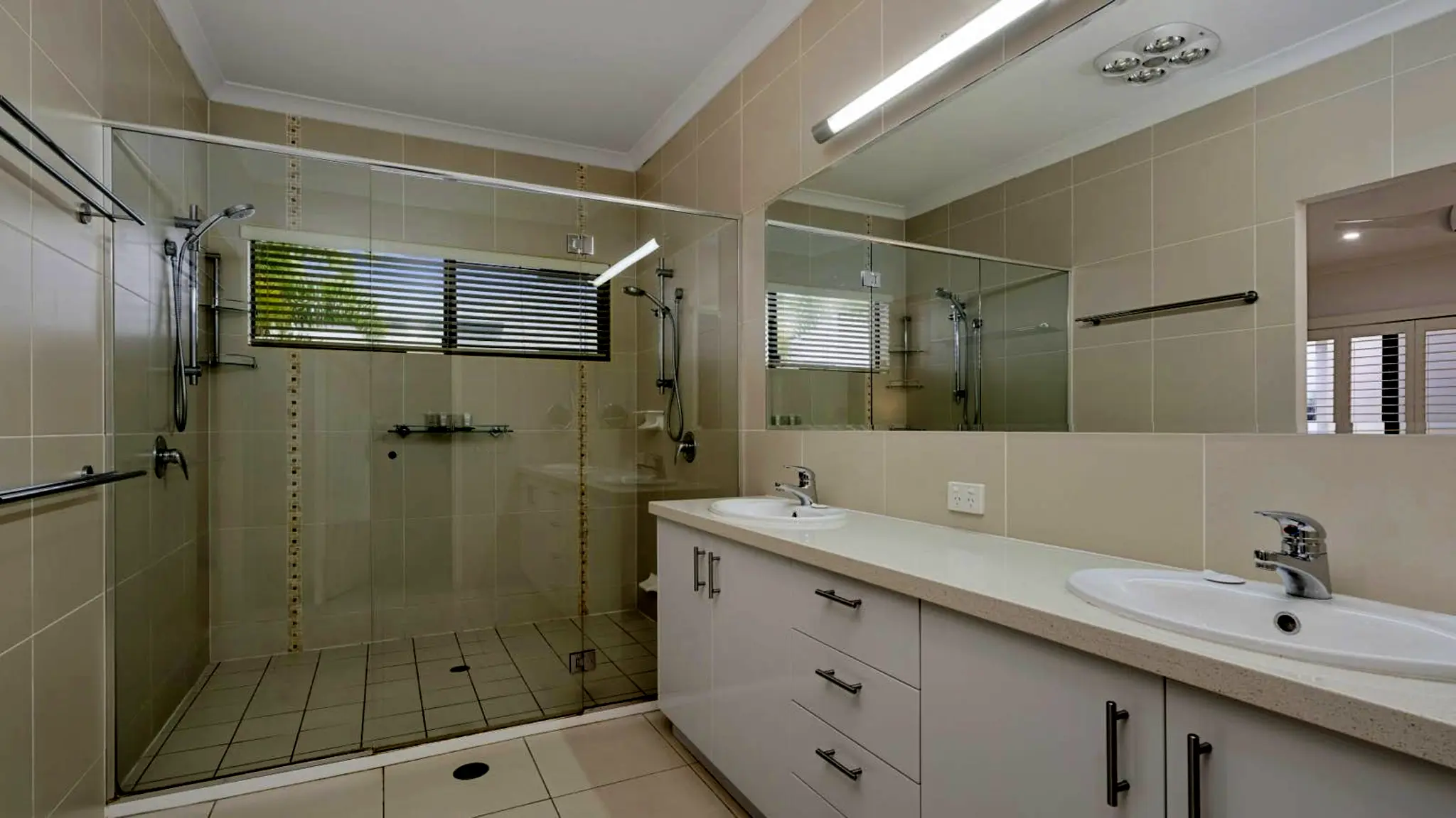 Executive_Canal_Home_7