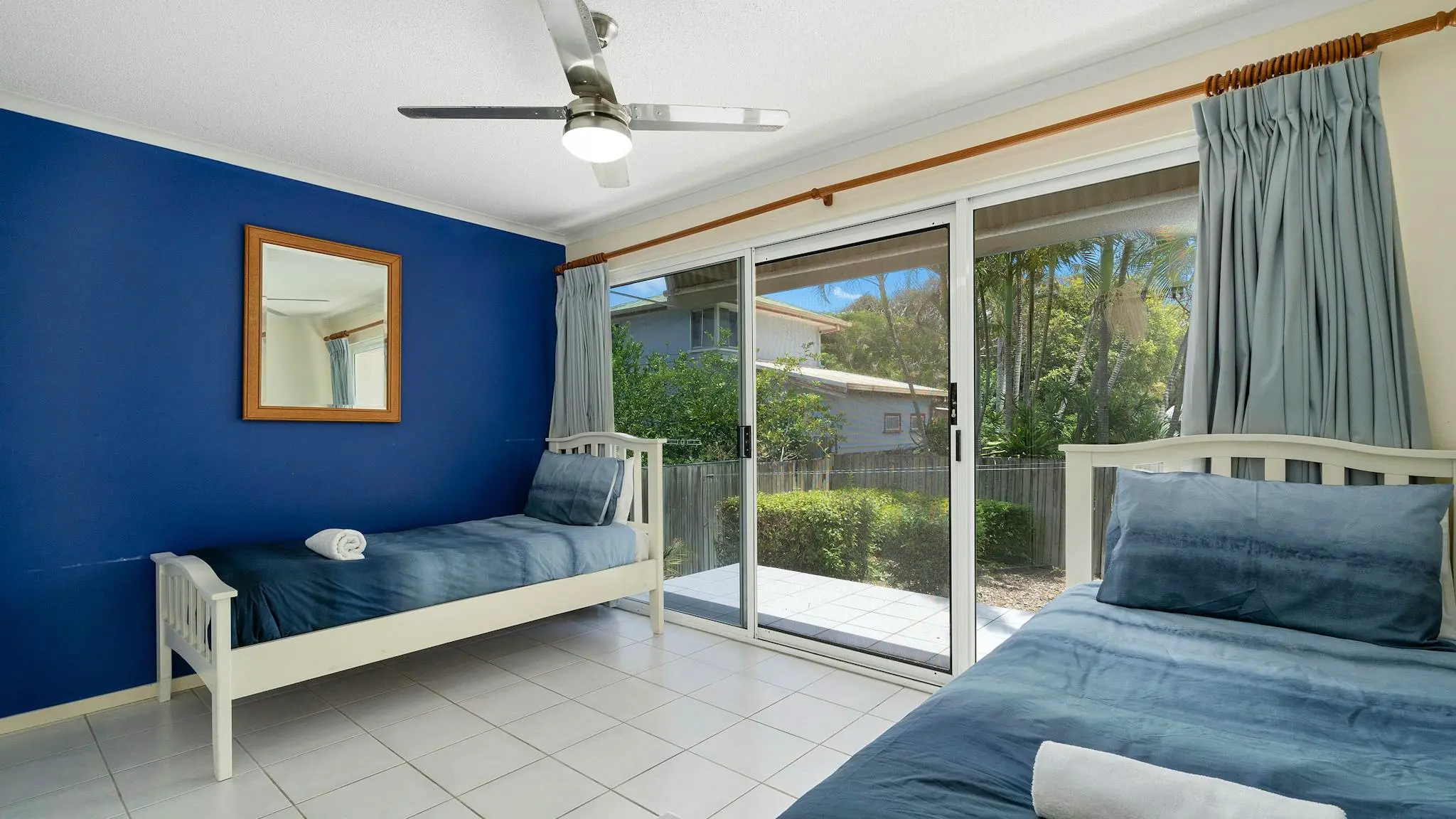 Huge_Two_Level_Beachfront_Apartment_2