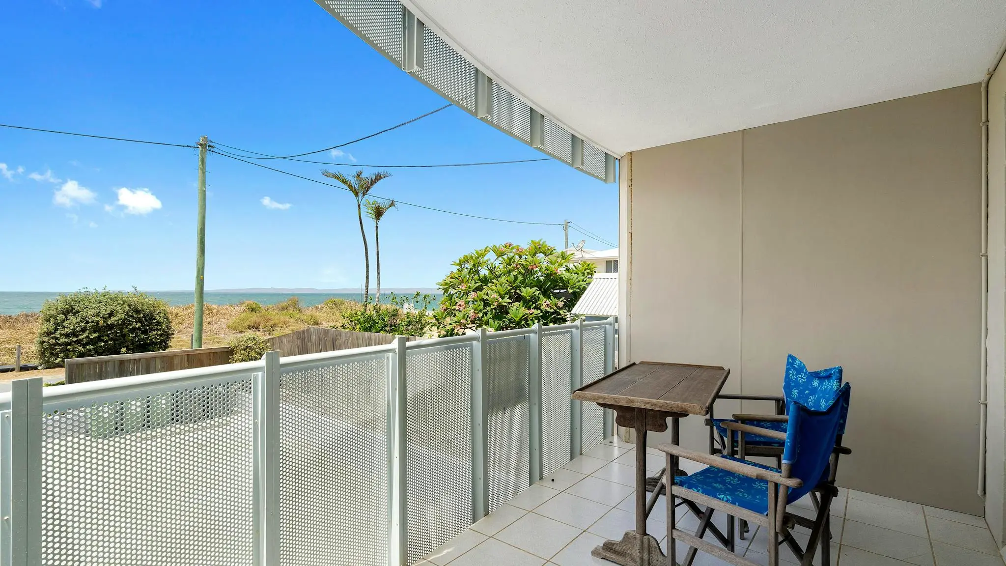 Huge_Two_Level_Beachfront_Apartment_4