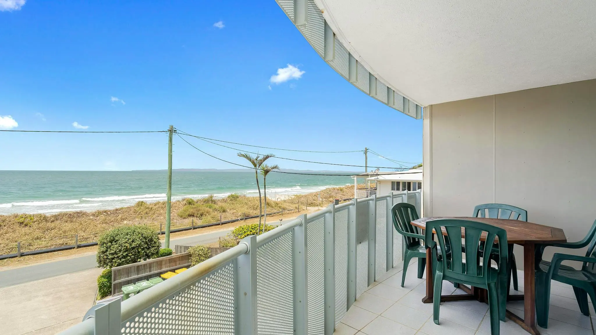 Huge_Two_Level_Beachfront_Apartment_5