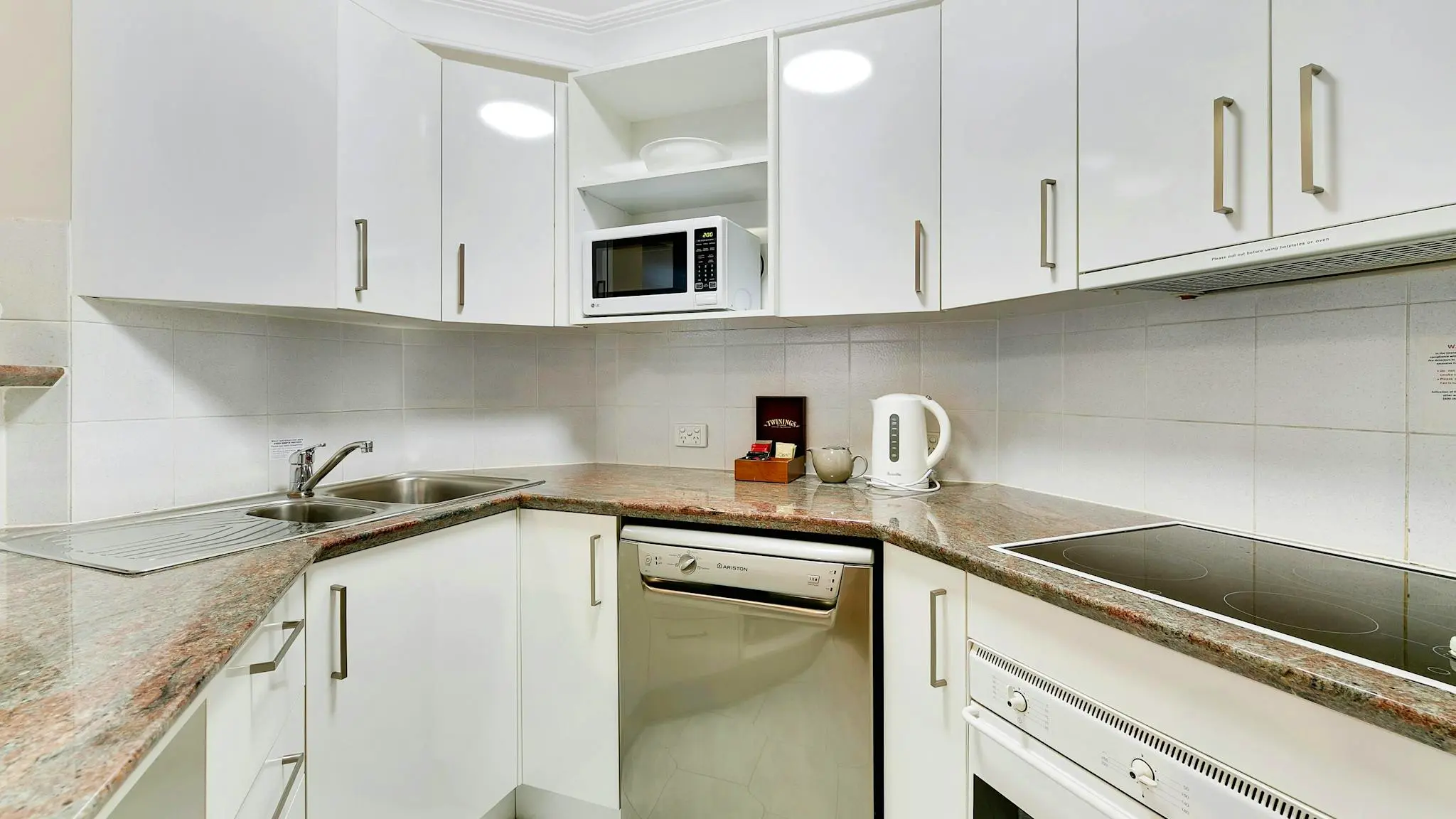 Manor_Apartment_Hotel_2