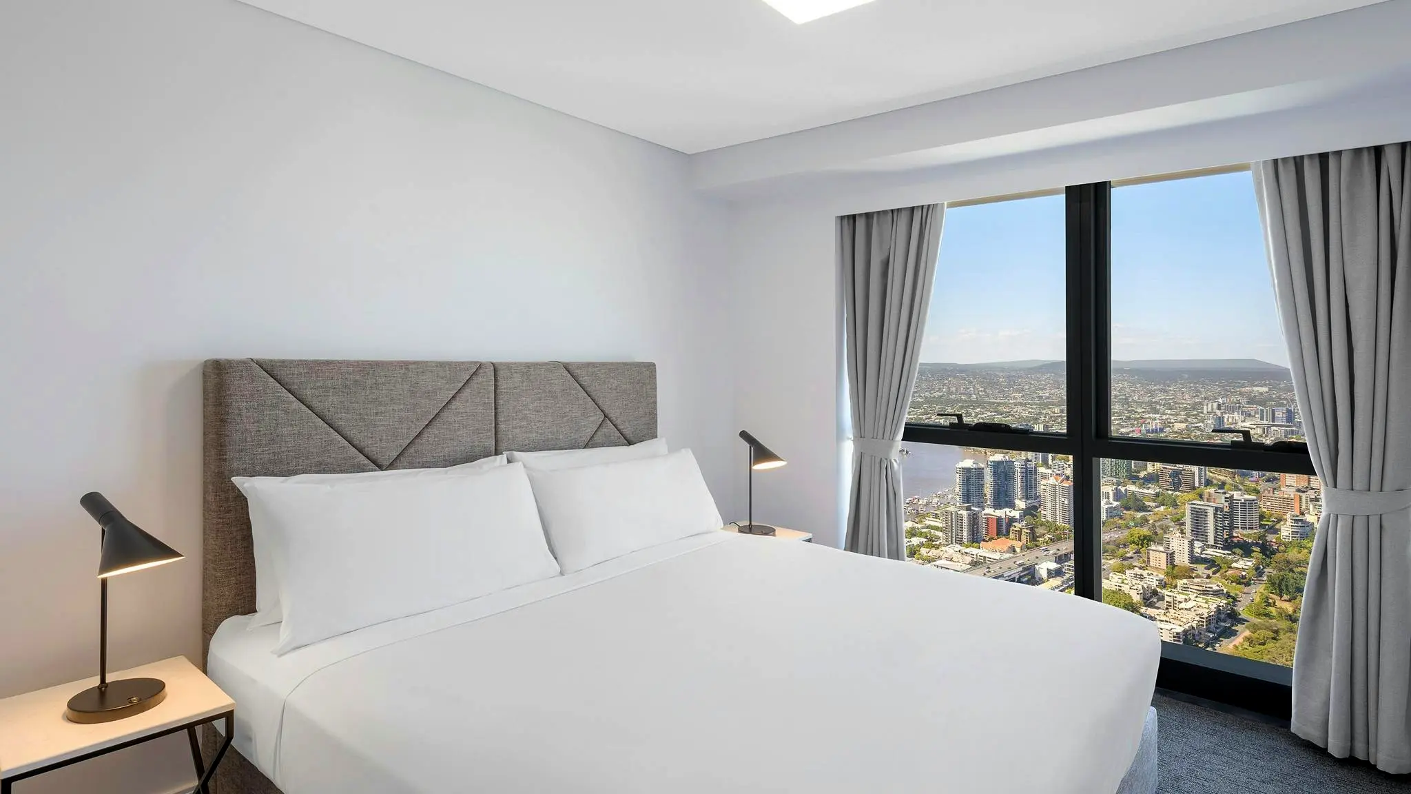 Meriton_Suites_Adelaide_Street_Brisbane_10