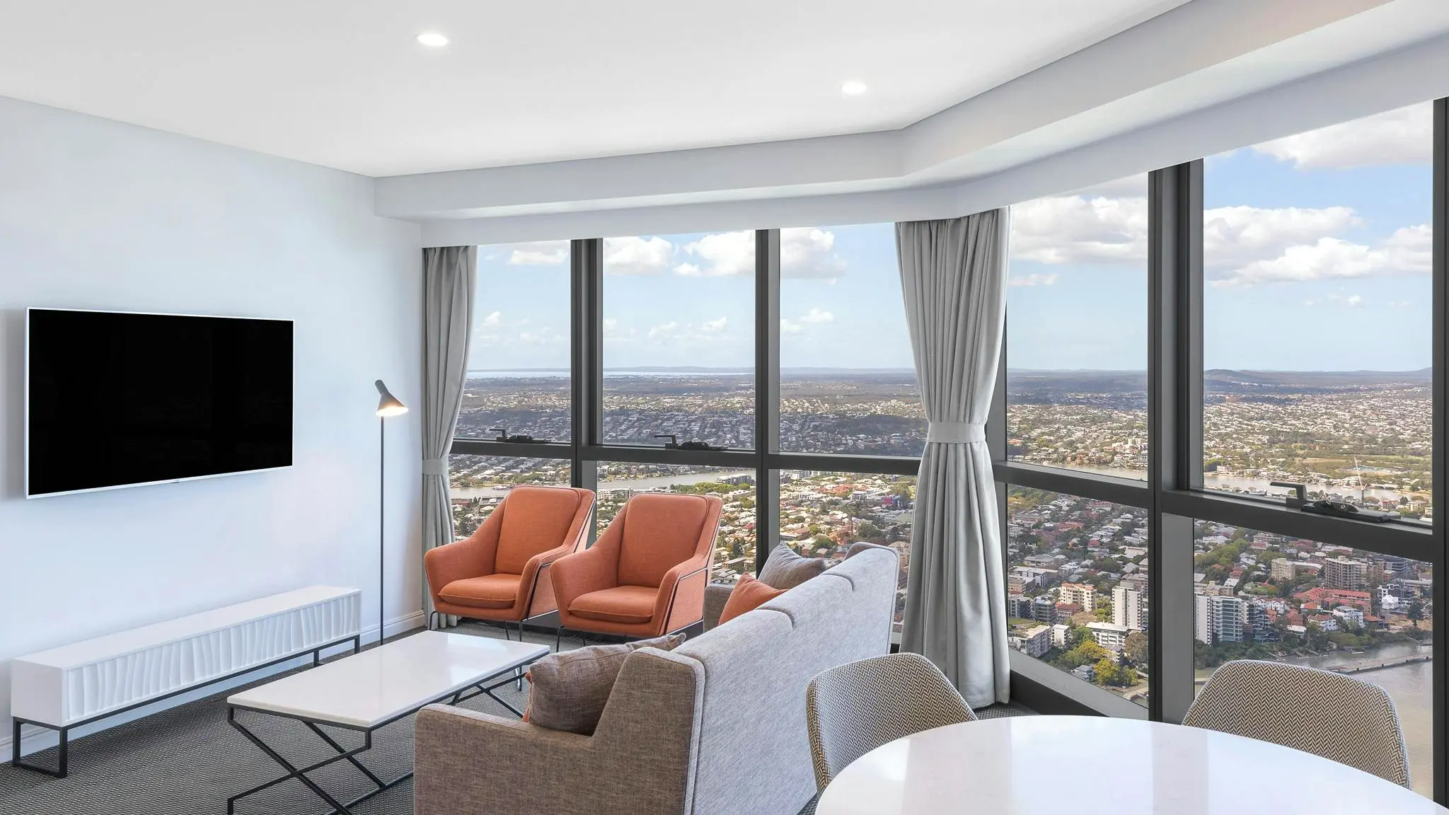 Meriton_Suites_Adelaide_Street_Brisbane_6