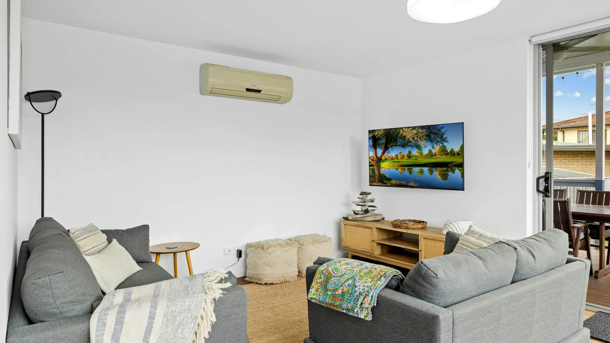 Modern_Pet_Friendly_Family_Retreat_7