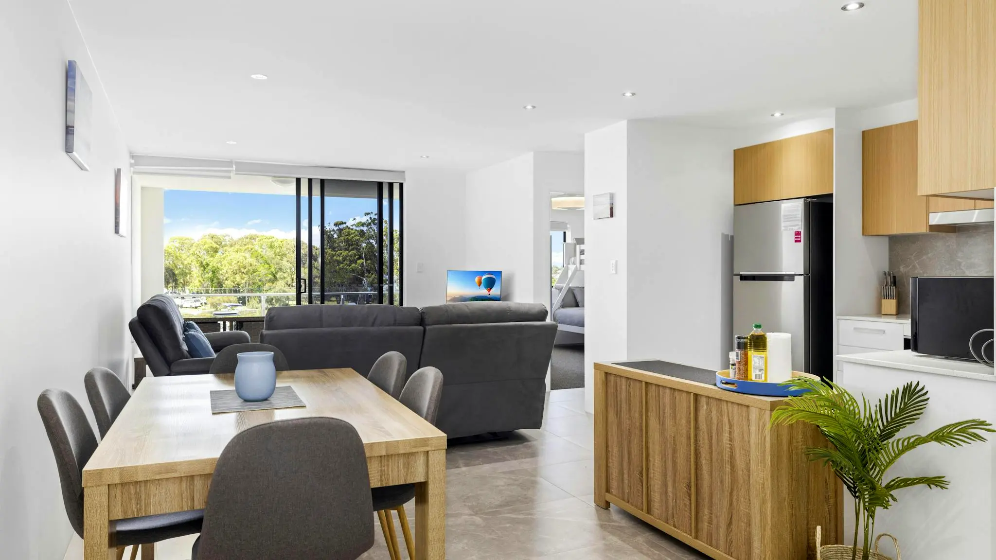 Modern_Unit_On_The_Marina_1