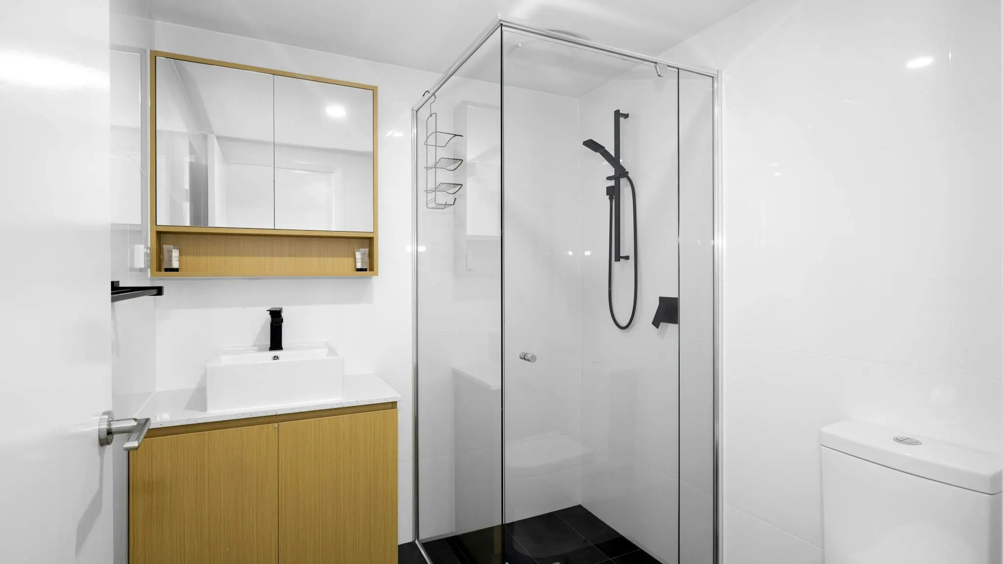 Modern_Unit_On_The_Marina_10