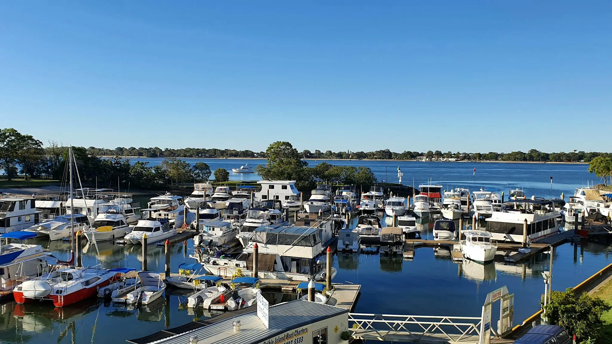 Modern_Unit_On_The_Marina_3