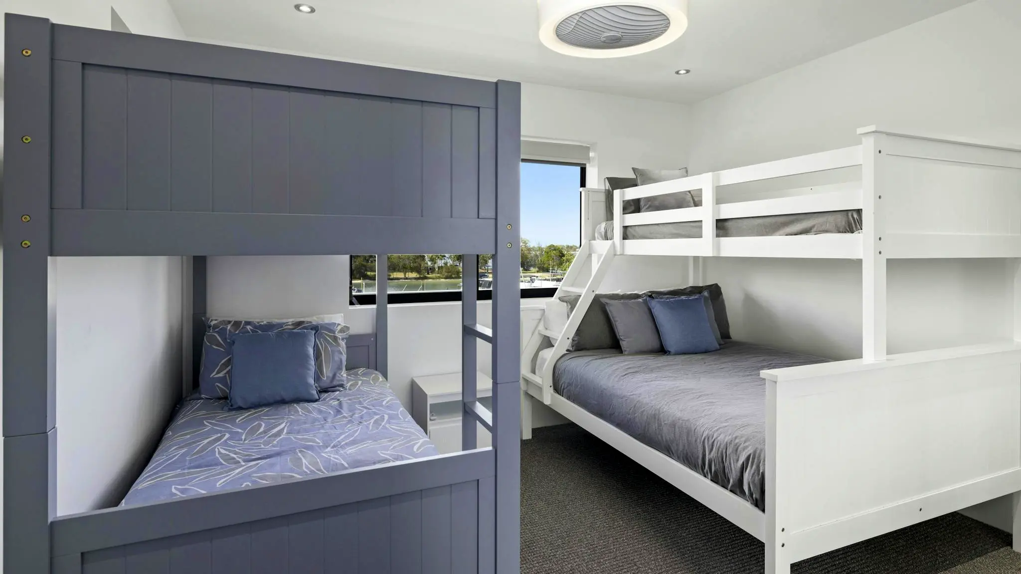 Modern_Unit_On_The_Marina_5