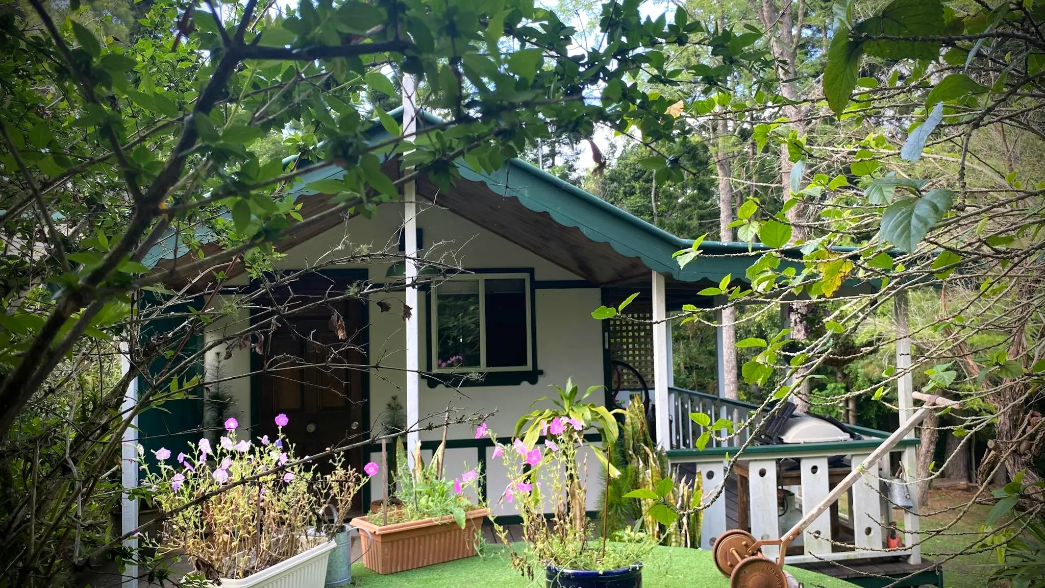 Mt_Nebo_Railway_Carriage_and_Chalet_1