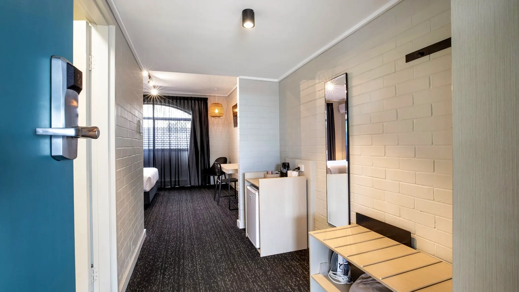 Nightcap_at_Springwood_Hotel_1