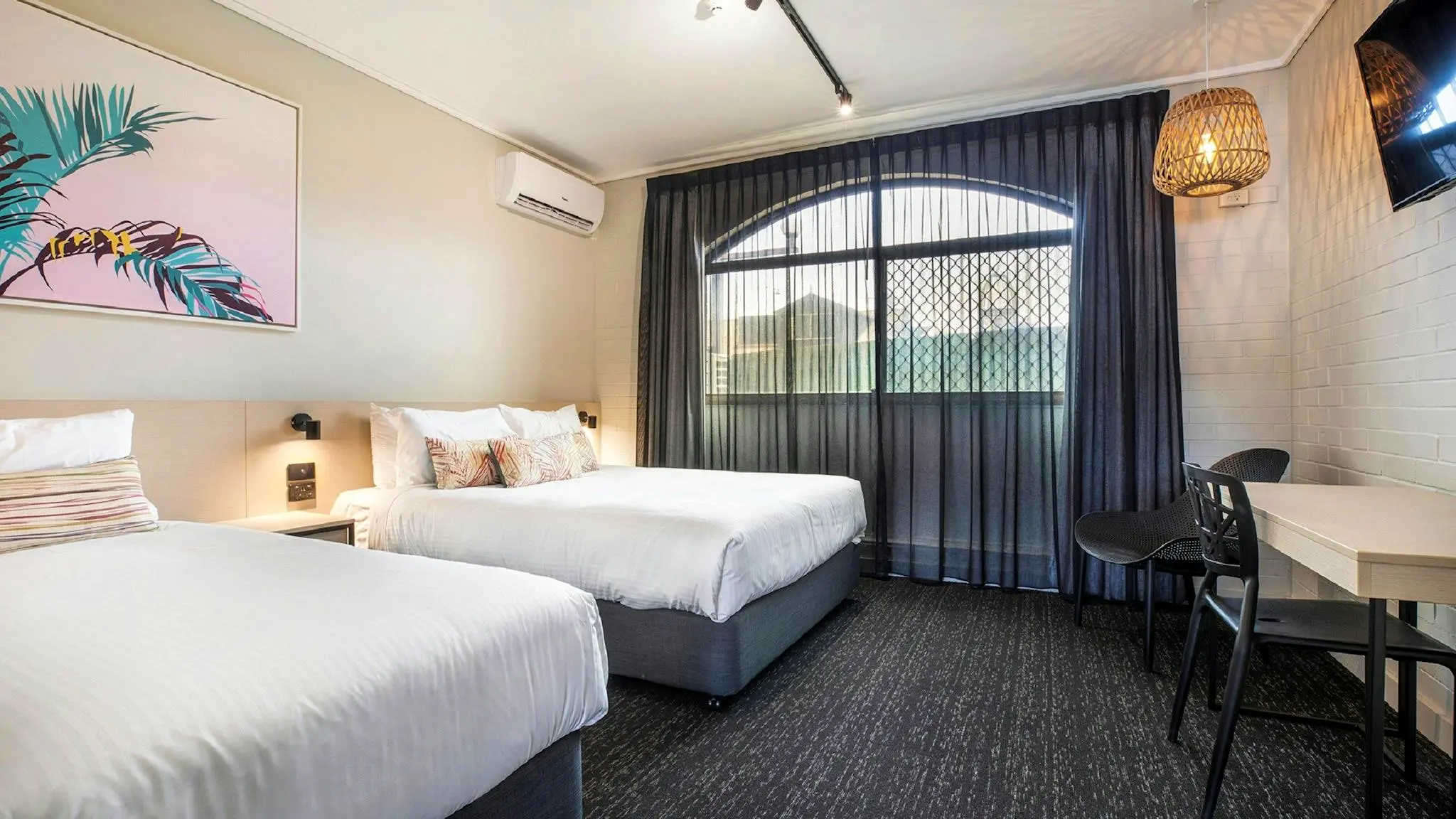 Nightcap_at_Springwood_Hotel_5
