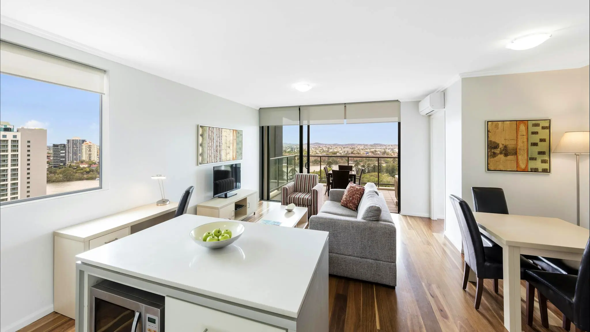 Oaks_Brisbane_on_Margaret_Suites_1