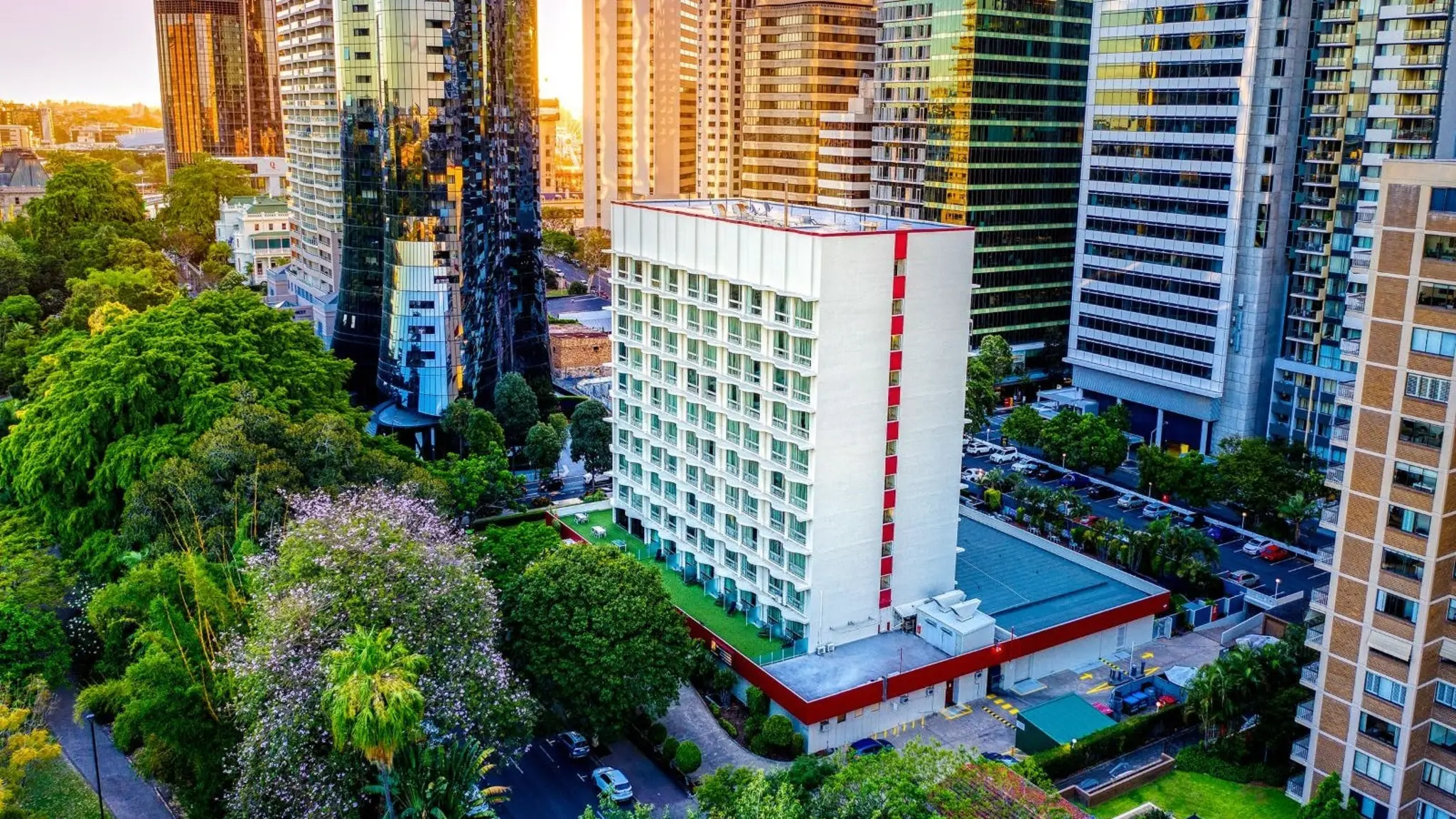 Royal_On_The_Park_Hotel_and_Suites_6