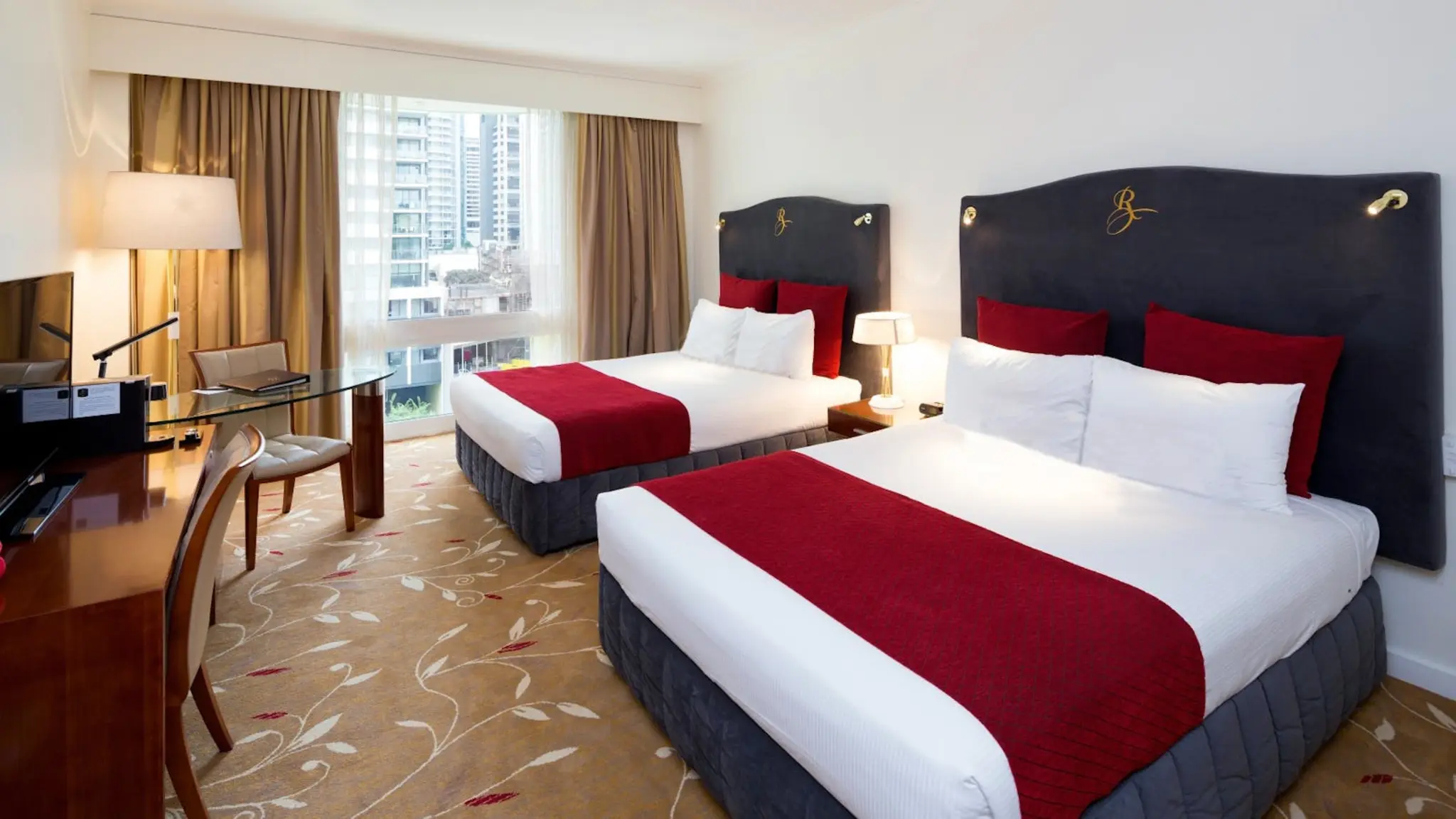 Royal_On_The_Park_Hotel_and_Suites_8