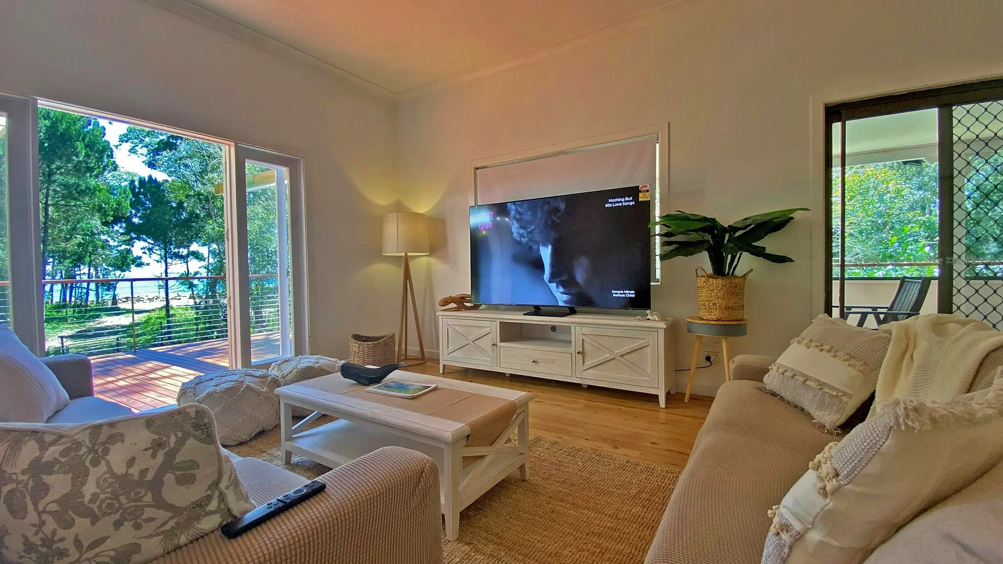 Salty_Beach_Holiday_House_1